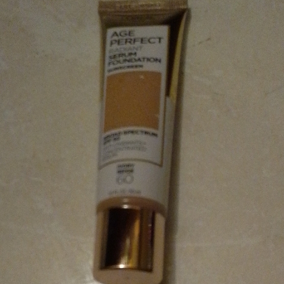 L'Oreal Age Perfect Serum Foundation Sunscreen ivory beige 60 - Picture 1 of 6
